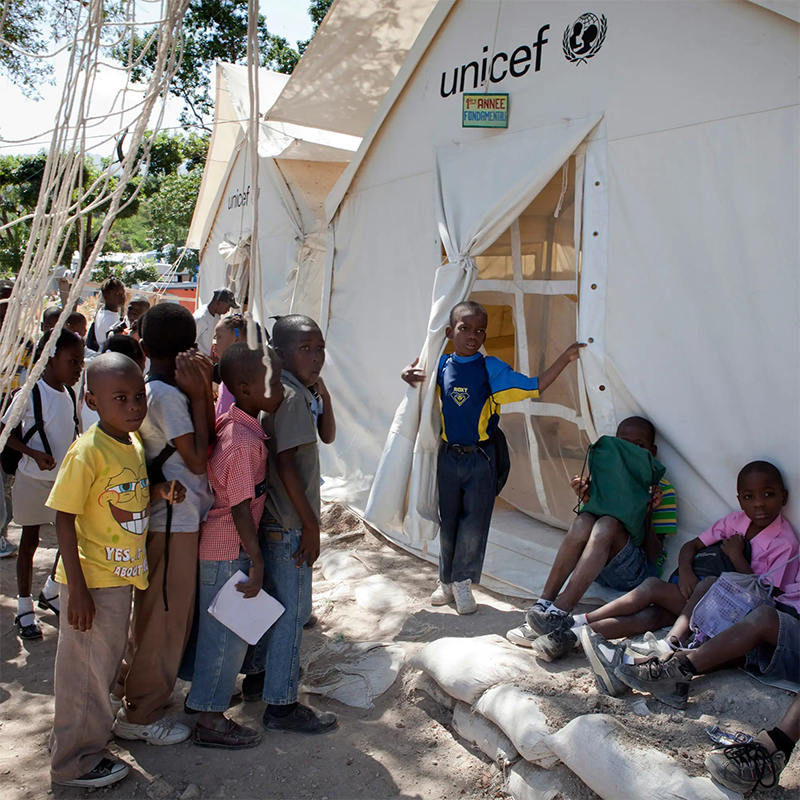 Tenda Huggy ignifuga multiuso standard UNICEF da 42 m²