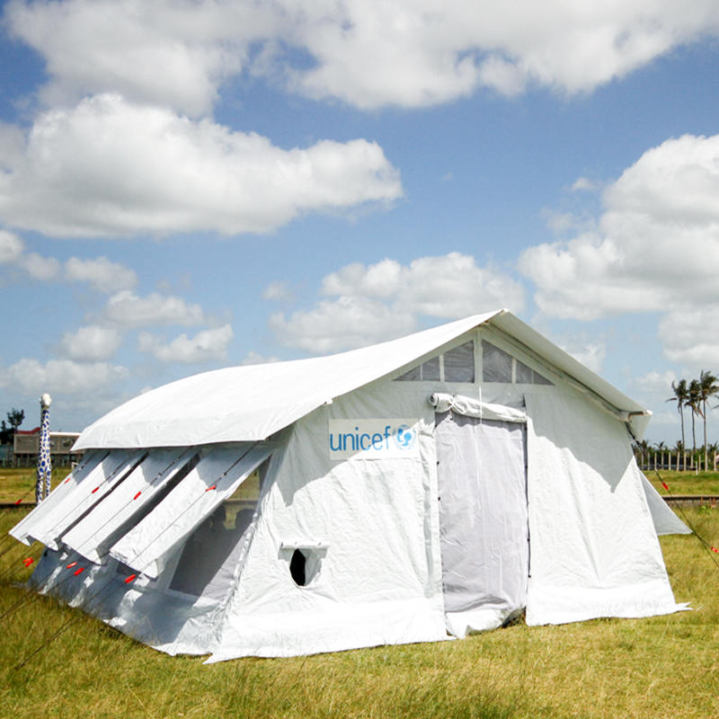 Tenda hub multiuso standard UNICEF da 42 m² con copertura parasole integrata/rimovibile