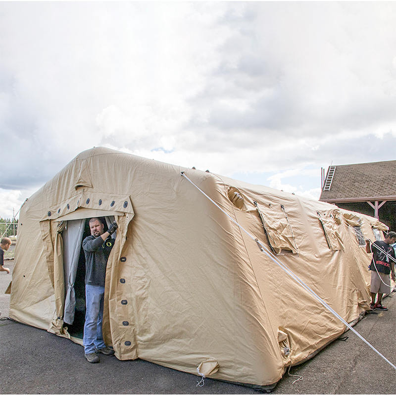 Tenda gonfiabile a bassa pressione per ricovero multiuso a schieramento medio rapido da 5,6x9,95 m